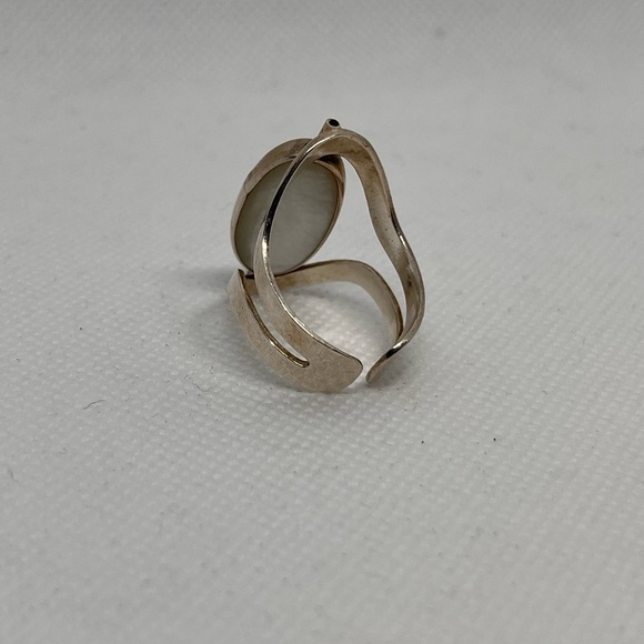 SOLD Sterling Silver Reversible Abalone and White Shell Ring - Picture 4 of 5